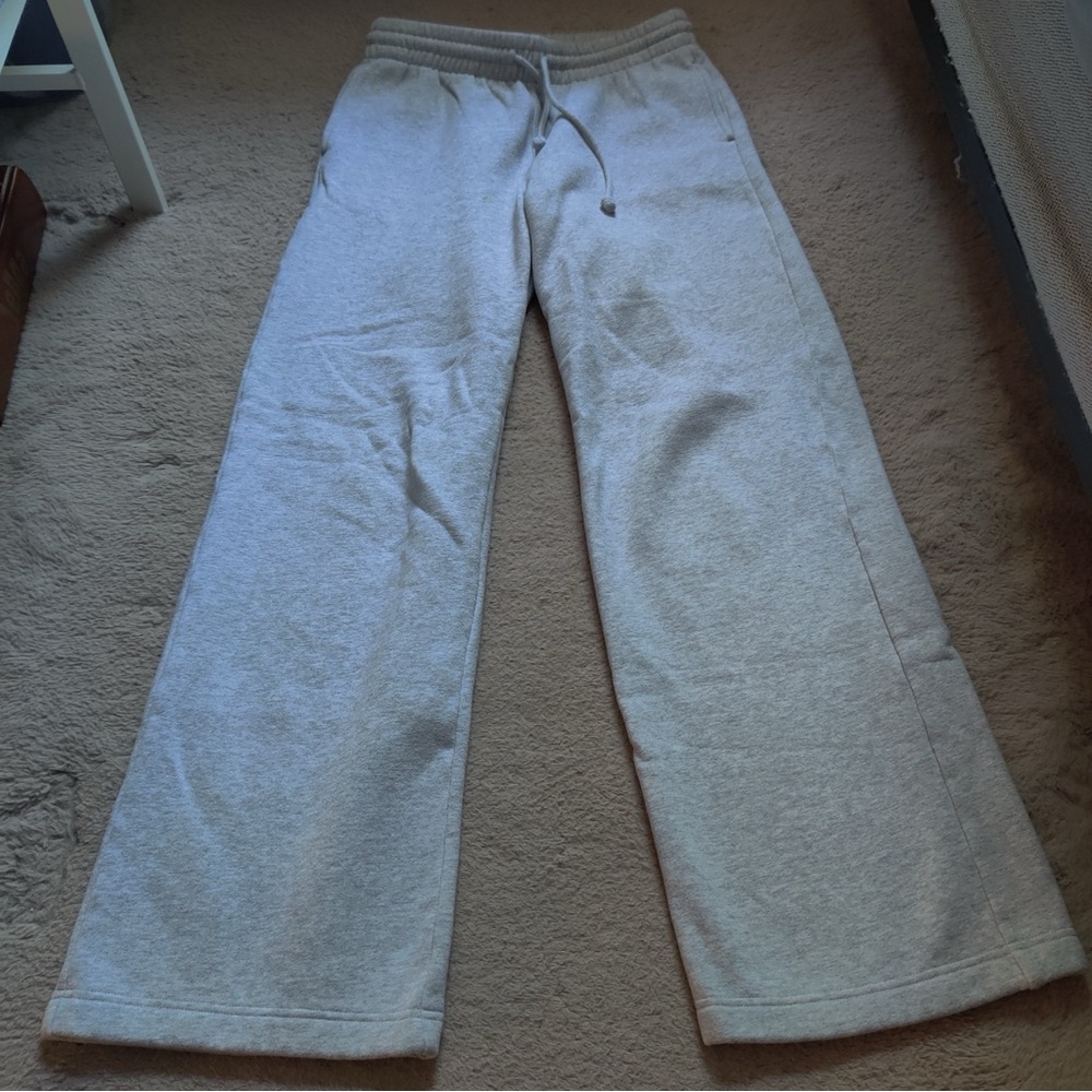 TNA Aritzia Cozy AF Gray Fleece Sweatpants Wide Leg - Picture 3 of 7